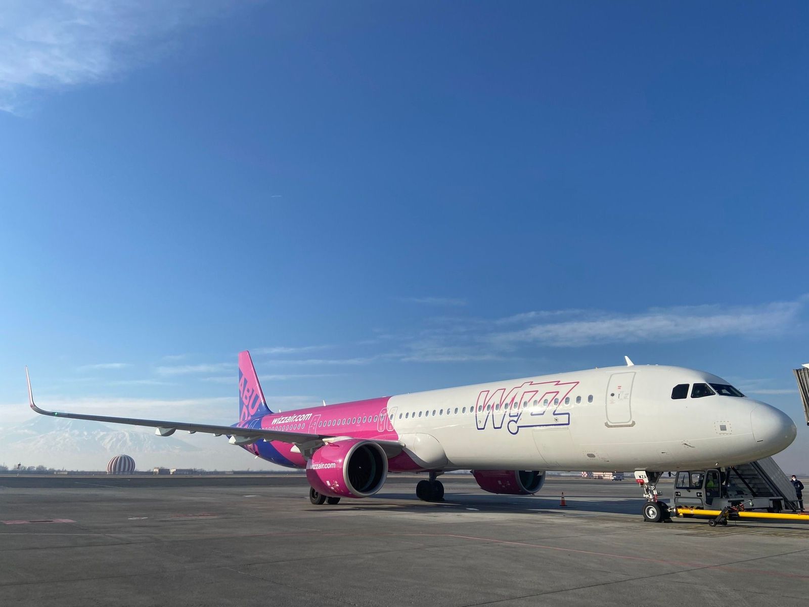 http://www.zvartnots.aero/Img/CMS/WizzAir11.jpeg